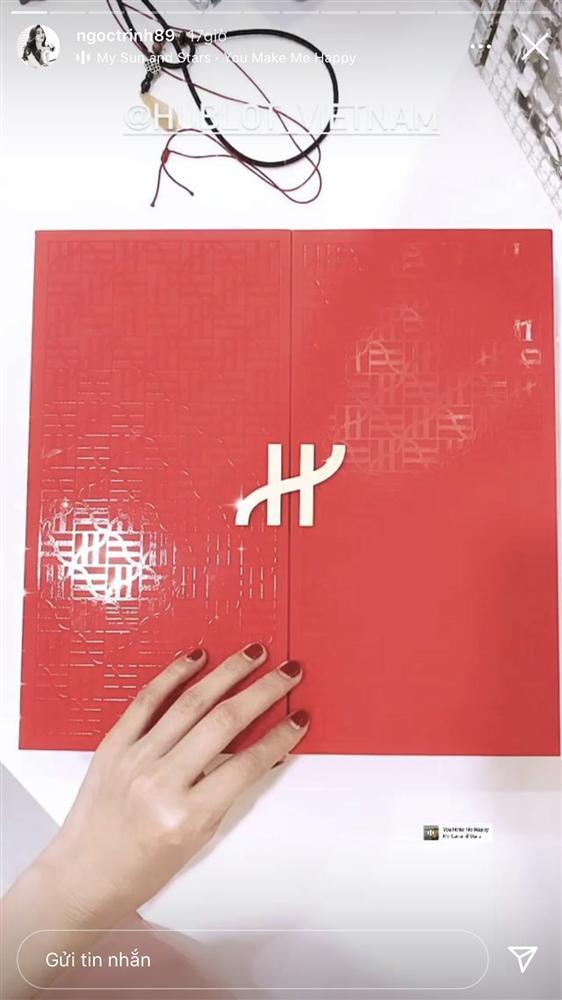 Sao Việt làm nail đón Tết: Ngọc Trinh sơn gel đơn giản - Hoàng Thùy Linh chuẩn người chơi hệ bài bạc-5