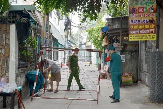 Bộ trưởng Y tế đề nghị xem xét giãn cách xã hội đối với TPHCM