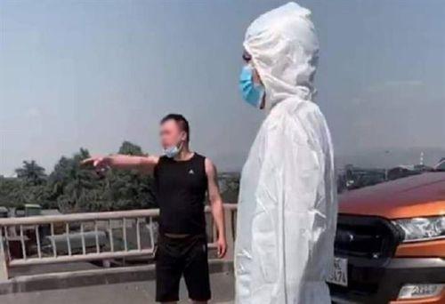 Quảng Ninh: Bị yêu cầu quay đầu, tài xế tự tháo hàng rào cách ly, tấn công CSGT-1