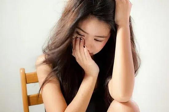 Phát hiện bạn trai sống như vợ chồng với tình cũ, cô gái kiên quyết chia tay