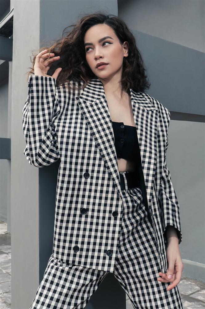 Hồ Ngọc Hà hễ để tóc xoăn là khí chất ngời ngời-8