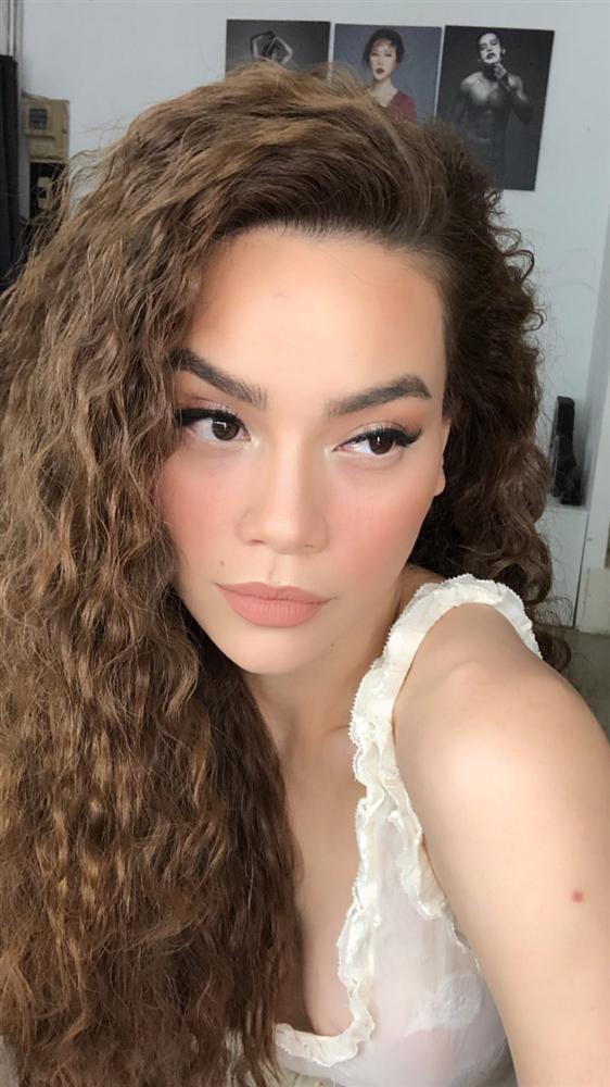 Hồ Ngọc Hà hễ để tóc xoăn là khí chất ngời ngời-7