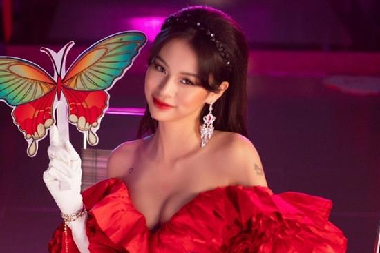 Sự nghiệp Phí Phương Anh: Ca hát thảm họa, làm người mẫu nhạt nhòa