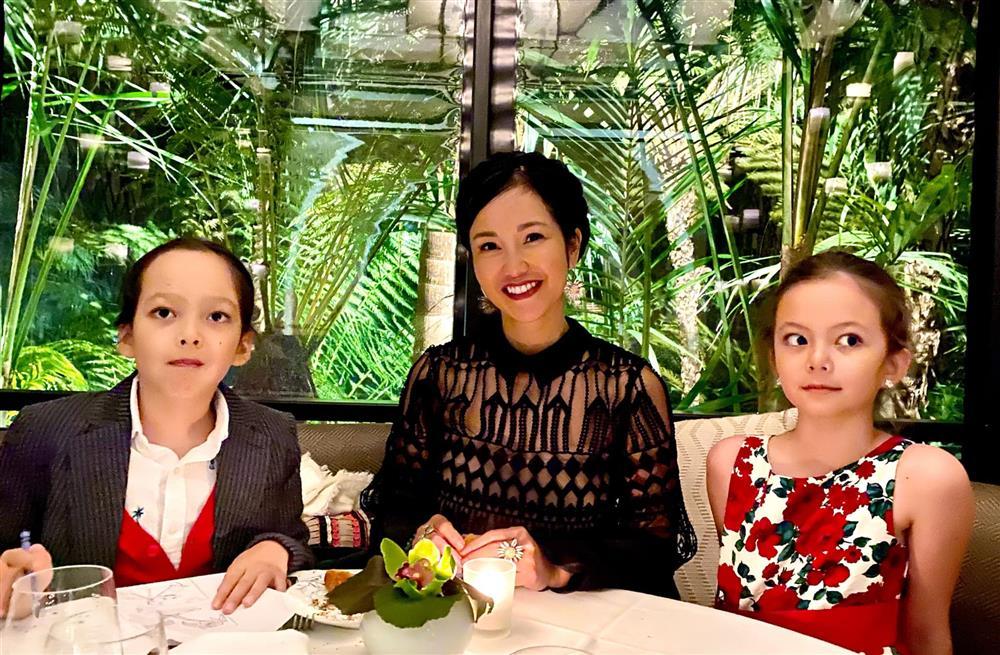 Lụi tim ngắm cặp song sinh nhà diva Hồng Nhung diện áo dài-8