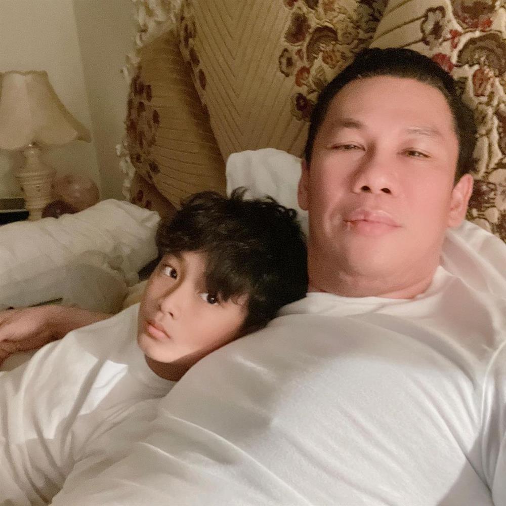 Con trai Lệ Quyên muốn đón Tết bên bố-1