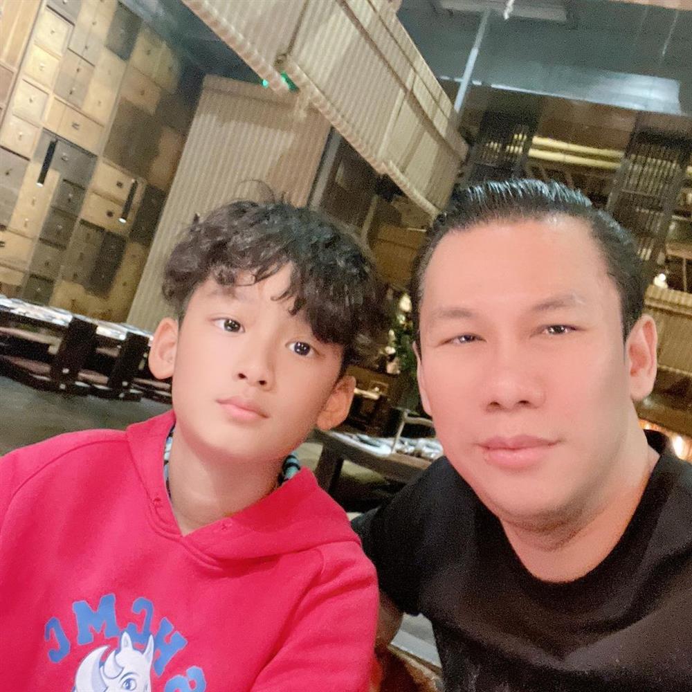 Con trai Lệ Quyên muốn đón Tết bên bố-3