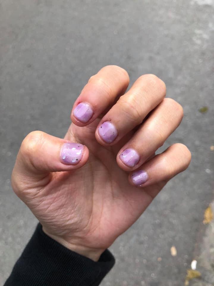 Cô gái làm nail 360 nghìn và nhận về bộ móng như trẻ con tự tô-2