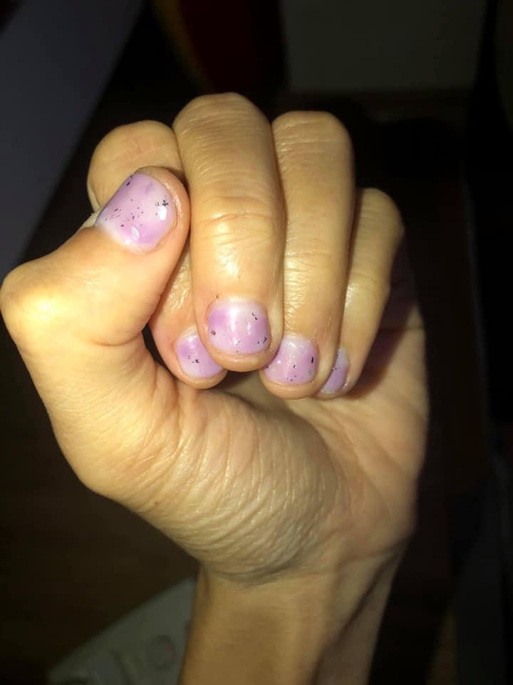 Cô gái làm nail 360 nghìn và nhận về bộ móng như trẻ con tự tô-7