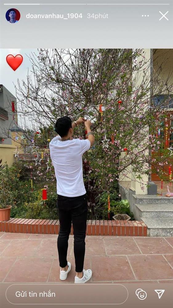 KOLs chuẩn bị Tết: Hoàng Linh dọn nhà vệ sinh, Quang Hải chỉnh ảnh sống ảo-3