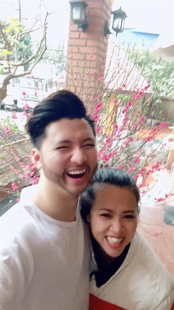 KOLs chuẩn bị Tết: Hoàng Linh dọn nhà vệ sinh, Quang Hải chỉnh ảnh sống ảo-10