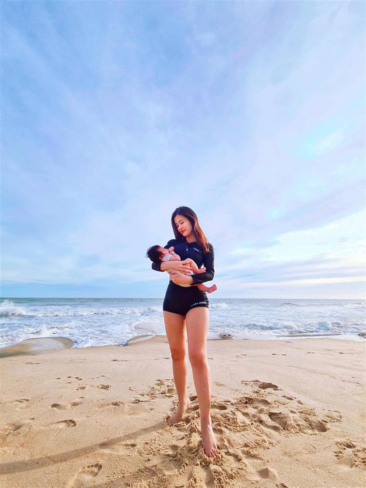 Bất ngờ nhan sắc mẹ bỉm sữa Đông Nhi trong ảnh chụp lén-7