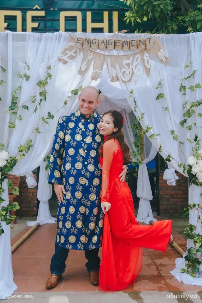 Cặp đôi vợ Việt chồng Mỹ đón Tết đặc biệt nơi xứ người: Chồng ngoại quốc tự tay gói bánh chưng-4