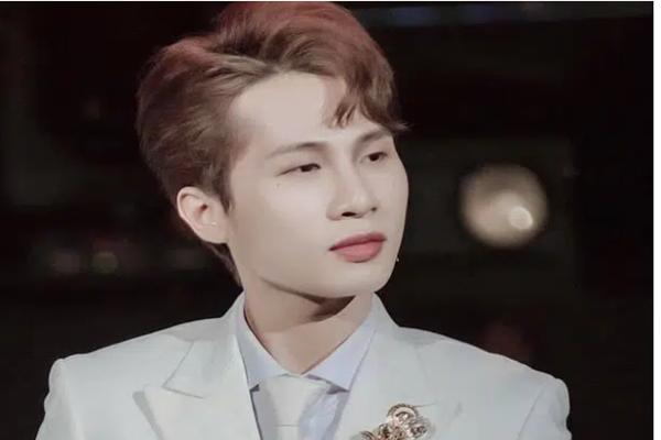 Jack đăng ảnh bên trai lạ ngày Valentine, netizen suýt rụng tim trước khoảnh khắc như đang nắm tay-5