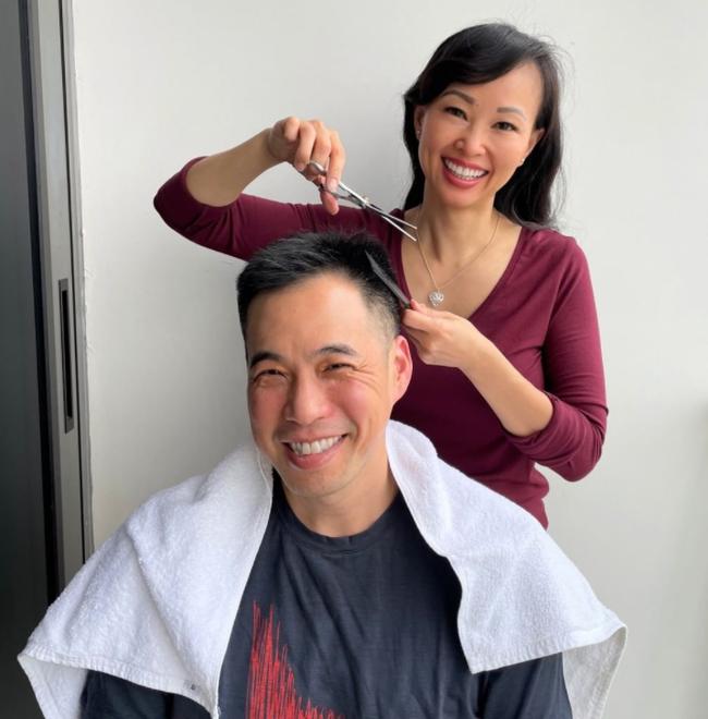 Vợ chồng Shark Linh tự cắt tóc cho nhau, fan thích thú với biểu cảm nhí nhảnh-1