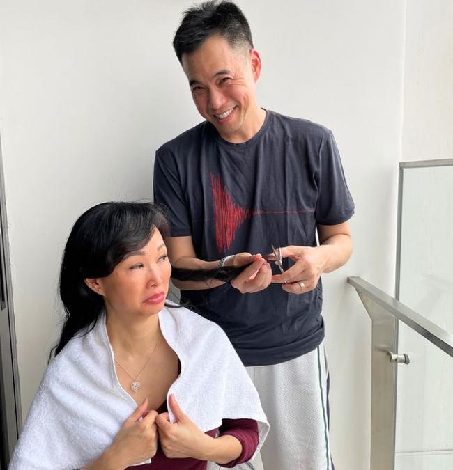Vợ chồng Shark Linh tự cắt tóc cho nhau, fan thích thú với biểu cảm nhí nhảnh-2