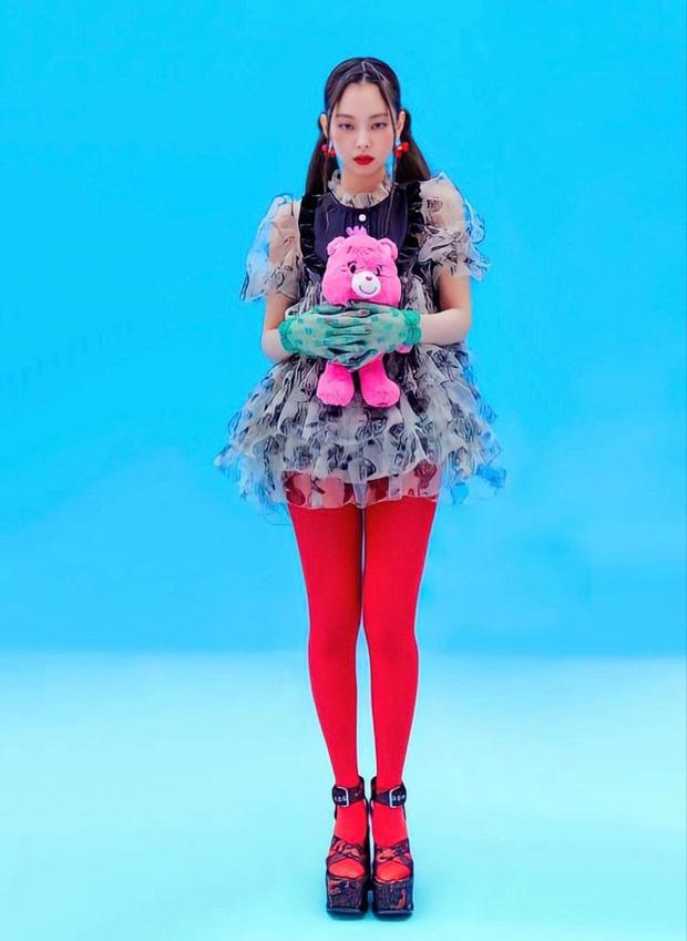 Jennie, Lan Ngọc gặp đối thủ: Park Min Young đụng hàng từ đầu đến chân mà vẫn sang-4