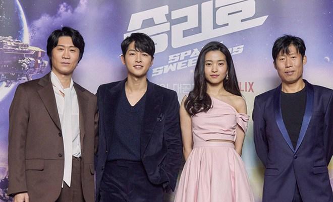 Song Joong Ki thể hiện đẳng cấp tại Rồng Xanh, gương mặt buồn buồn gây chú ý-5