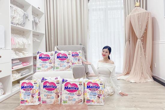 Cùng Đông Nhi chọn tã tin dùng cho bé yêu