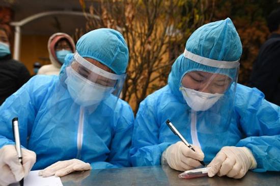 Thêm 1 người ở TP.HCM nhiễm Covid-19, là nhân viên sân bay