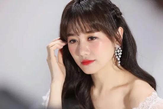 Bị mỉa mai vì than thở lau nhà 3 tiếng ngày Tết, Hari Won liền đáp trả thẳng thắn