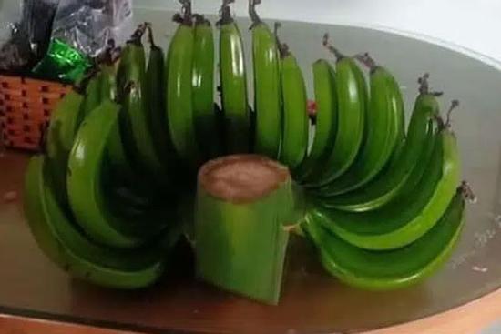 Nhờ chồng mua chuối thắp hương, vợ nhìn nải chuối mang về mà giận tím người