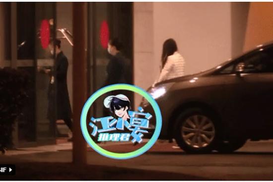 Trịnh Sảng lộ diện sau khi bị phong sát: 29 Tết không về quê, xuất hiện ở nơi khó hiểu