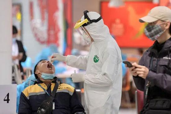 TP.HCM kêu gọi gia đình nhân viên bốc xếp ở Tân Sơn Nhất đi xét nghiệm, nếu không sẽ bị cách ly