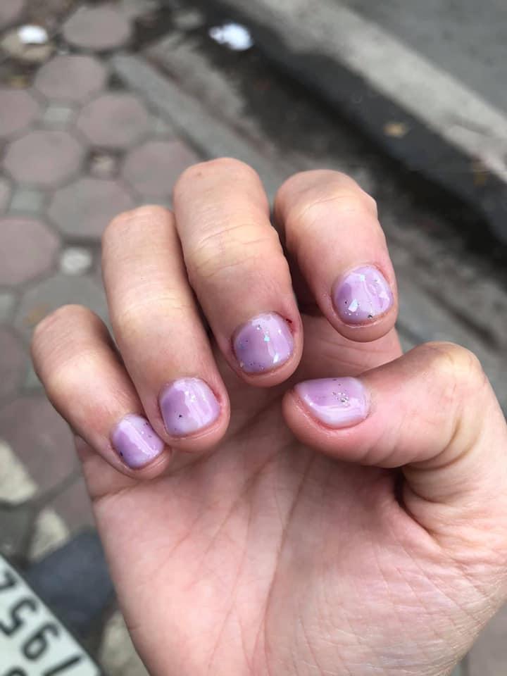 Thảm họa nail đã trở thành quá khứ với sự xuất hiện của những cơ sở nail chuyên nghiệp và nghiêm ngặt về vệ sinh. Hãy đến với cửa hàng nail của chúng tôi để trải nghiệm dịch vụ chất lượng và an toàn.