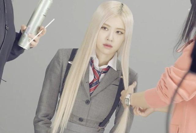 Gần 5 triệu người thức đêm chỉ để xem Rosé Blackpink... ăn bánh và uống sữa-4