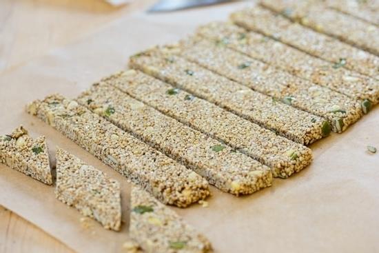 Ngán bánh kẹo Tết mua sẵn, mẹ làm bánh vừng Hàn Quốc, khách đến nhà tấm tắc khen ngon