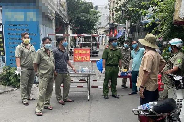 NÓNG: Mẹ của 1 nhân viên sân bay Tân Sơn Nhất dương tính SARS-CoV-2, phong tỏa 1 khu vực ở quận 12-1