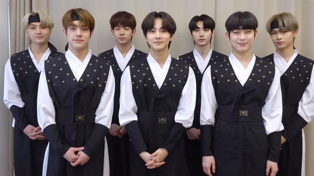 Idol Hàn diện Hanbok: BTS khoe visual xịn nổi bật giữa dàn sao-3