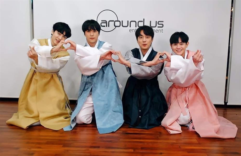 Idol Hàn diện Hanbok: BTS khoe visual xịn nổi bật giữa dàn sao-4