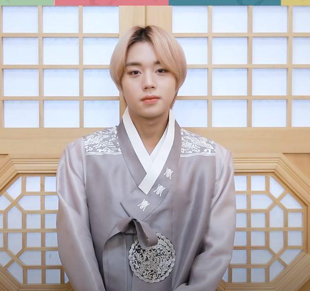 Idol Hàn diện Hanbok: BTS khoe visual xịn nổi bật giữa dàn sao-7