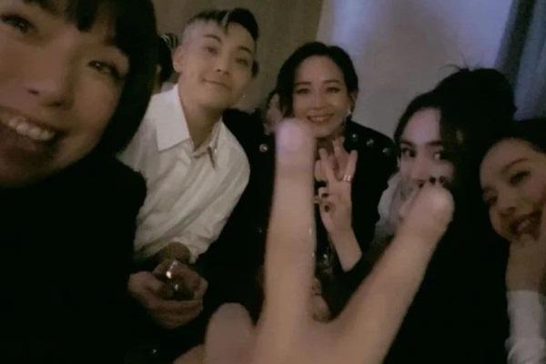 Tiêu Chiến, Địch Lệ Nhiệt Ba và dàn sao rộn ràng đón năm mới-14