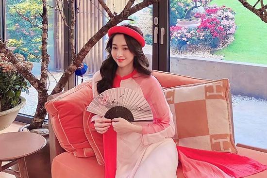 Đặng Thu Thảo chiếm trọn spotlight 30 Tết với nhan sắc 'như hoa mùa xuân'