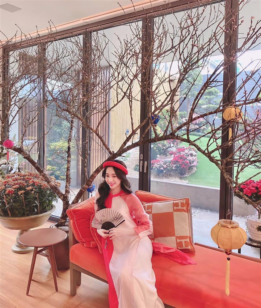 Đặng Thu Thảo chiếm trọn spotlight 30 Tết với nhan sắc như hoa mùa xuân-1