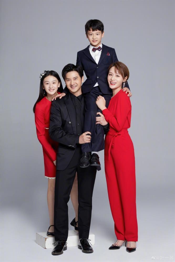 Tiêu Chiến, Địch Lệ Nhiệt Ba và dàn sao rộn ràng đón năm mới-1