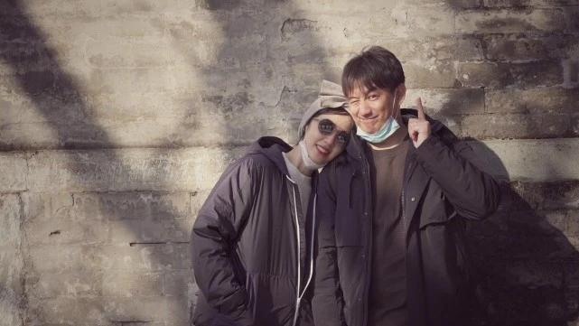 Tiêu Chiến, Địch Lệ Nhiệt Ba và dàn sao rộn ràng đón năm mới-8