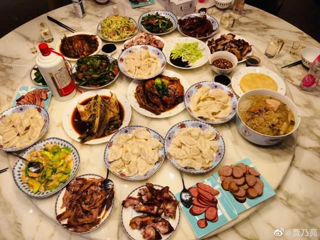 Tiêu Chiến, Địch Lệ Nhiệt Ba và dàn sao rộn ràng đón năm mới-13