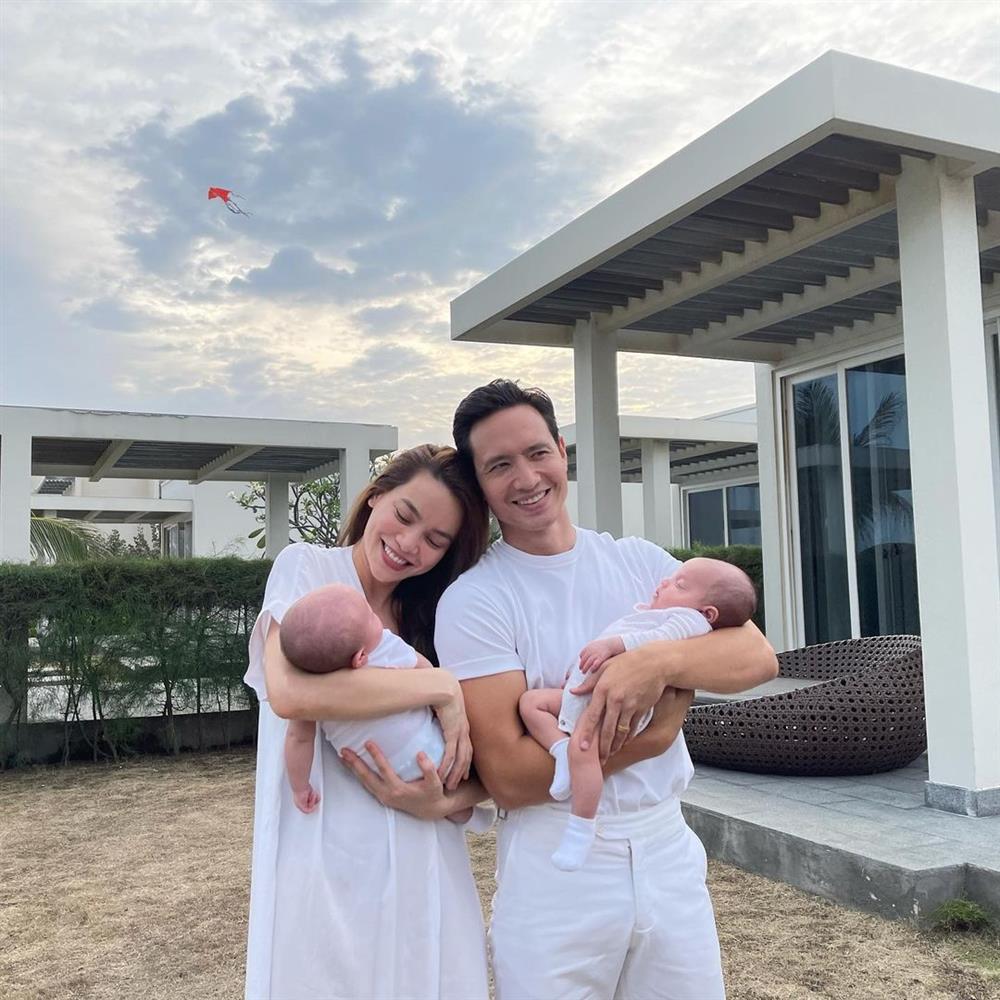 Ảnh tình bể bình từ nhà ra phố của Kim Lý - Hà Hồ sau khi có con-1