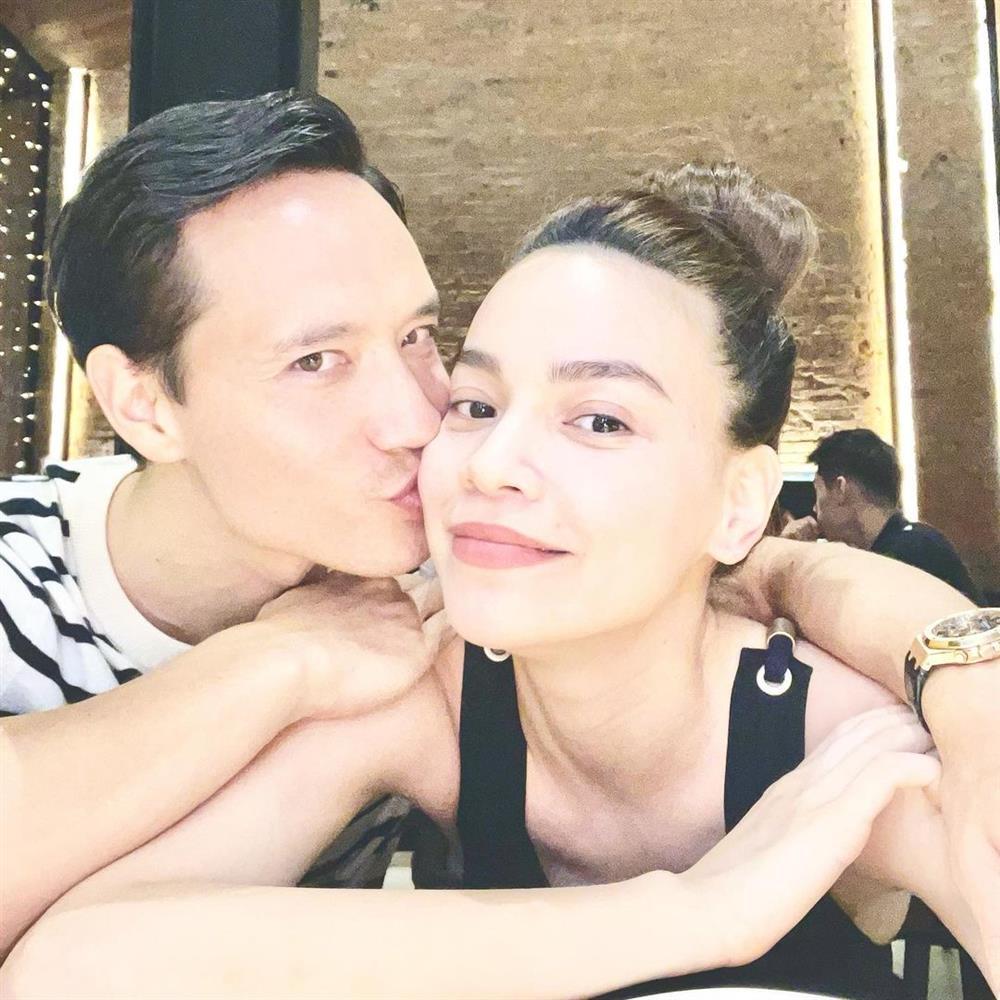 Ảnh tình bể bình từ nhà ra phố của Kim Lý - Hà Hồ sau khi có con-6