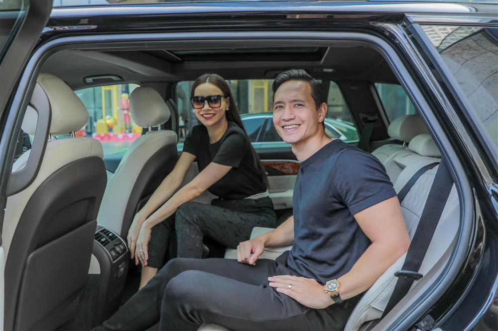 Ảnh tình bể bình từ nhà ra phố của Kim Lý - Hà Hồ sau khi có con-13