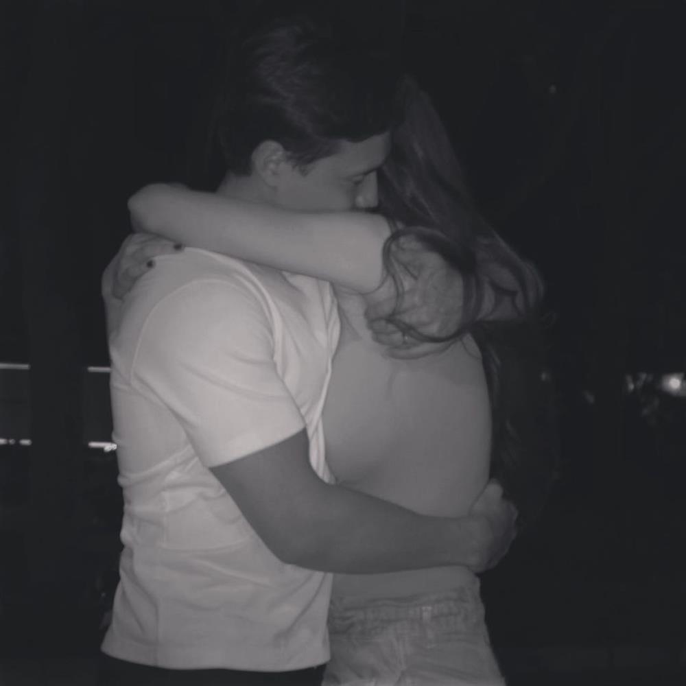 Ảnh tình bể bình từ nhà ra phố của Kim Lý - Hà Hồ sau khi có con-9