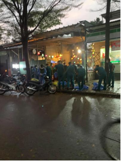 Đón Tết đặc biệt trong chung cư phong tỏa: Tình người ấm áp-2