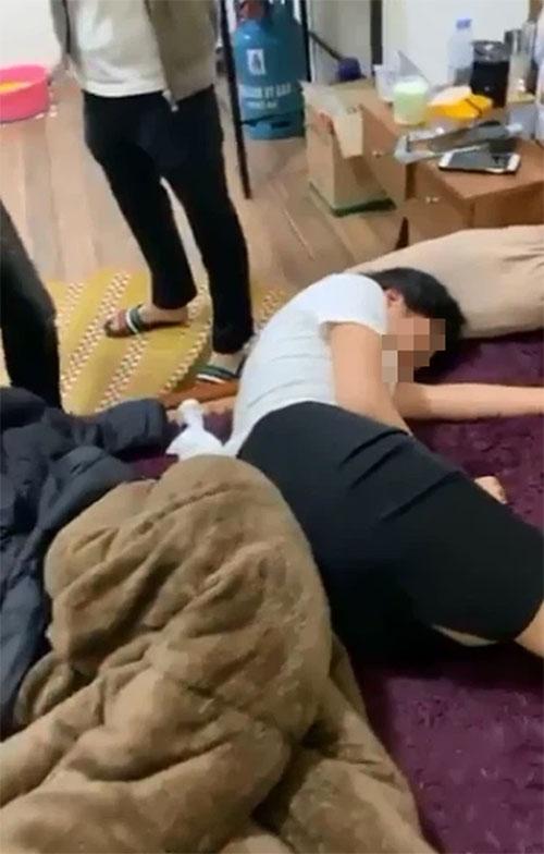 Đêm 30 Tết: Vợ bỏ con 3 tháng tuổi đi ngủ với bồ, chồng có màn đánh ghen lạ chưa từng thấy-3