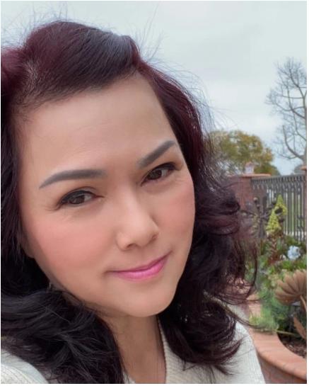 Tết đầu tiên vắng NS Chí Tài, ca sĩ Phương Loan viếng chồng, nhắn nhủ 6 chữ gây xúc động-2