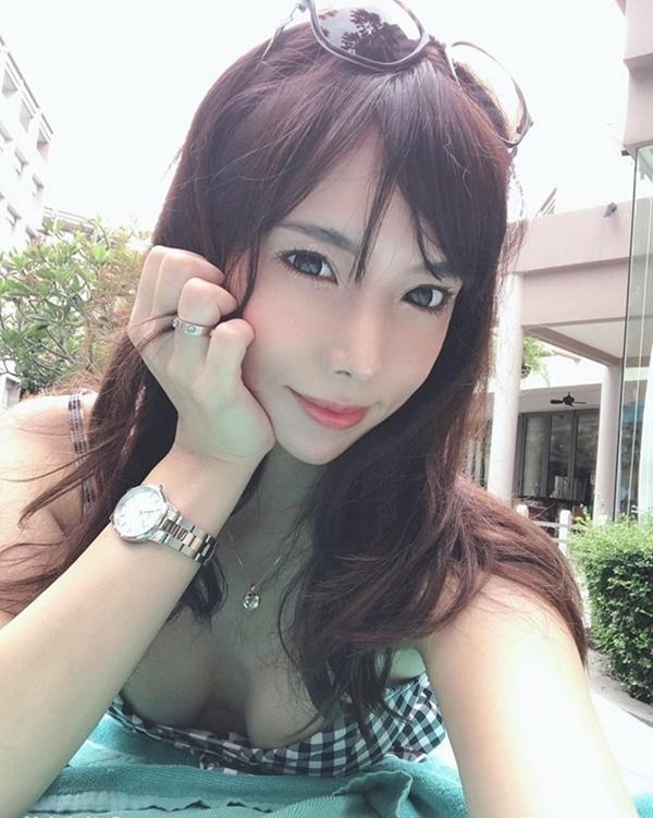 Cô đào đóng Phan Kim Liên lẳng lơ, sống ổn định nhờ công việc tại quán bar-6