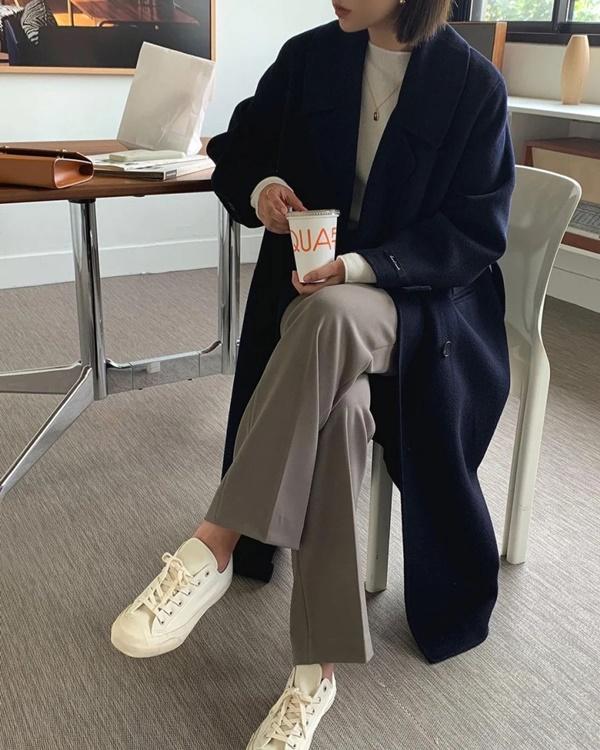 4 cách mix áo dạ dáng dài sang chảnh như gái Hàn cho bạn đi chơi ngày Tết-2