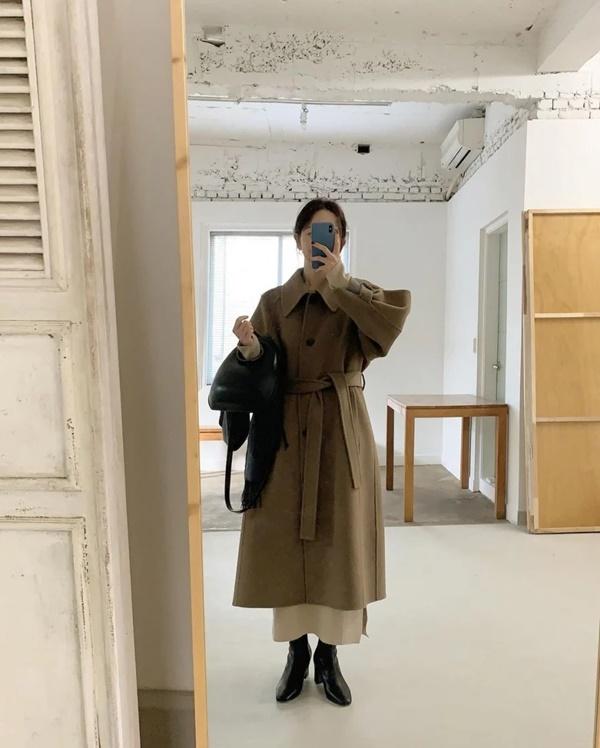 4 cách mix áo dạ dáng dài sang chảnh như gái Hàn cho bạn đi chơi ngày Tết-5